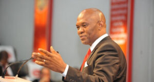 Banque : parcours de Tony Elumelu qui quitte la présidence du Conseil d’administration du Groupe UBA, Emmanuel Nnorom prend la relève